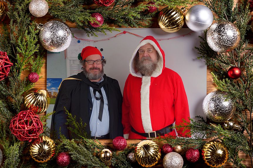 Weihnachtsvorlesung 2020 - Santa Claus allein zu Haus