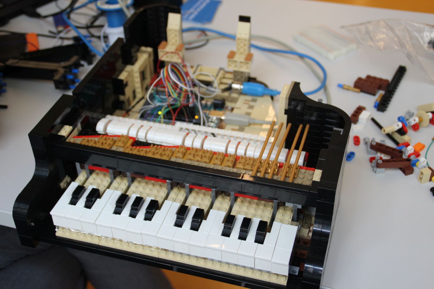 Playel - a real playable Lego MIDI Grand Piano electrified by Oliver Hödl