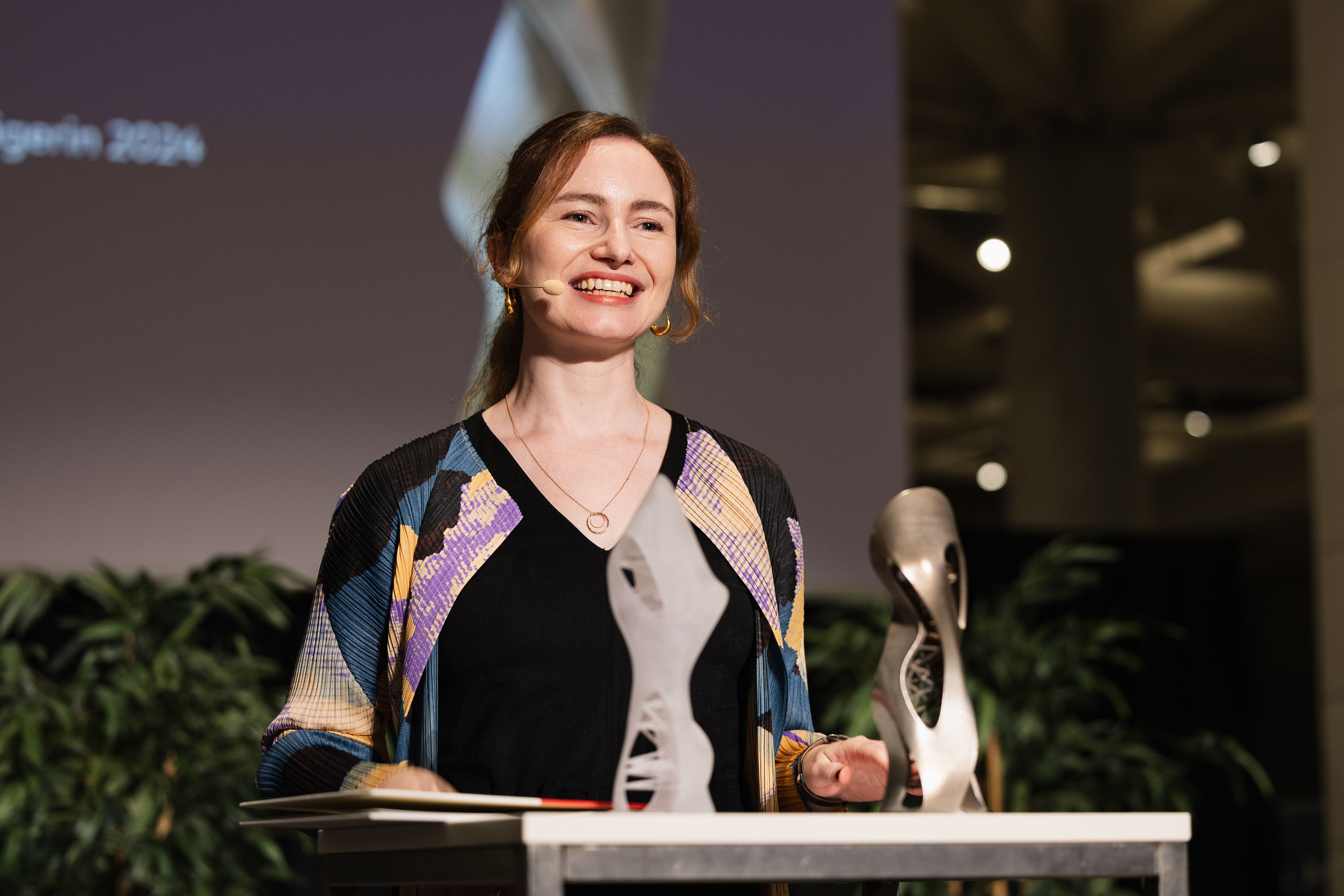 Laura Koesten receives the Hedy Lamarr Award 2024. Photo: © UIV / Clemens Schmiedbauer 